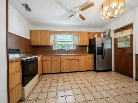 4721 W Fairview Heights Tampa FL 33616