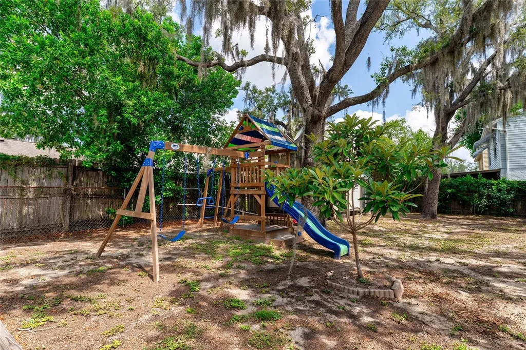 10214 N Woodmere Road Tampa FL 33617