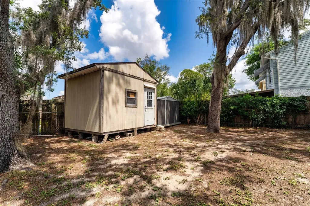 10214 N Woodmere Road Tampa FL 33617