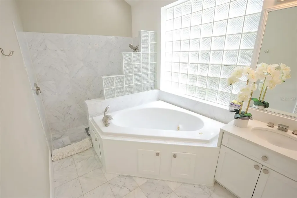 3527 Fair Oaks Lane Longboat Key FL 34228