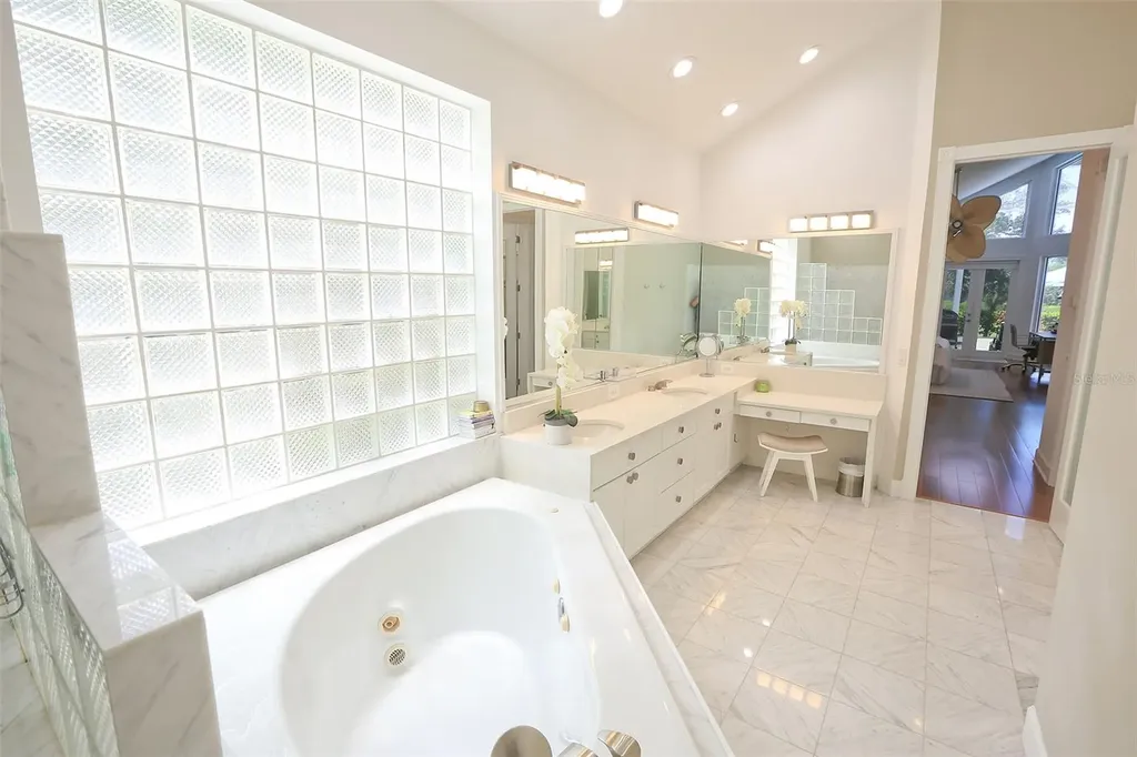 3527 Fair Oaks Lane Longboat Key FL 34228