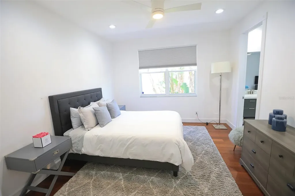3527 Fair Oaks Lane Longboat Key FL 34228