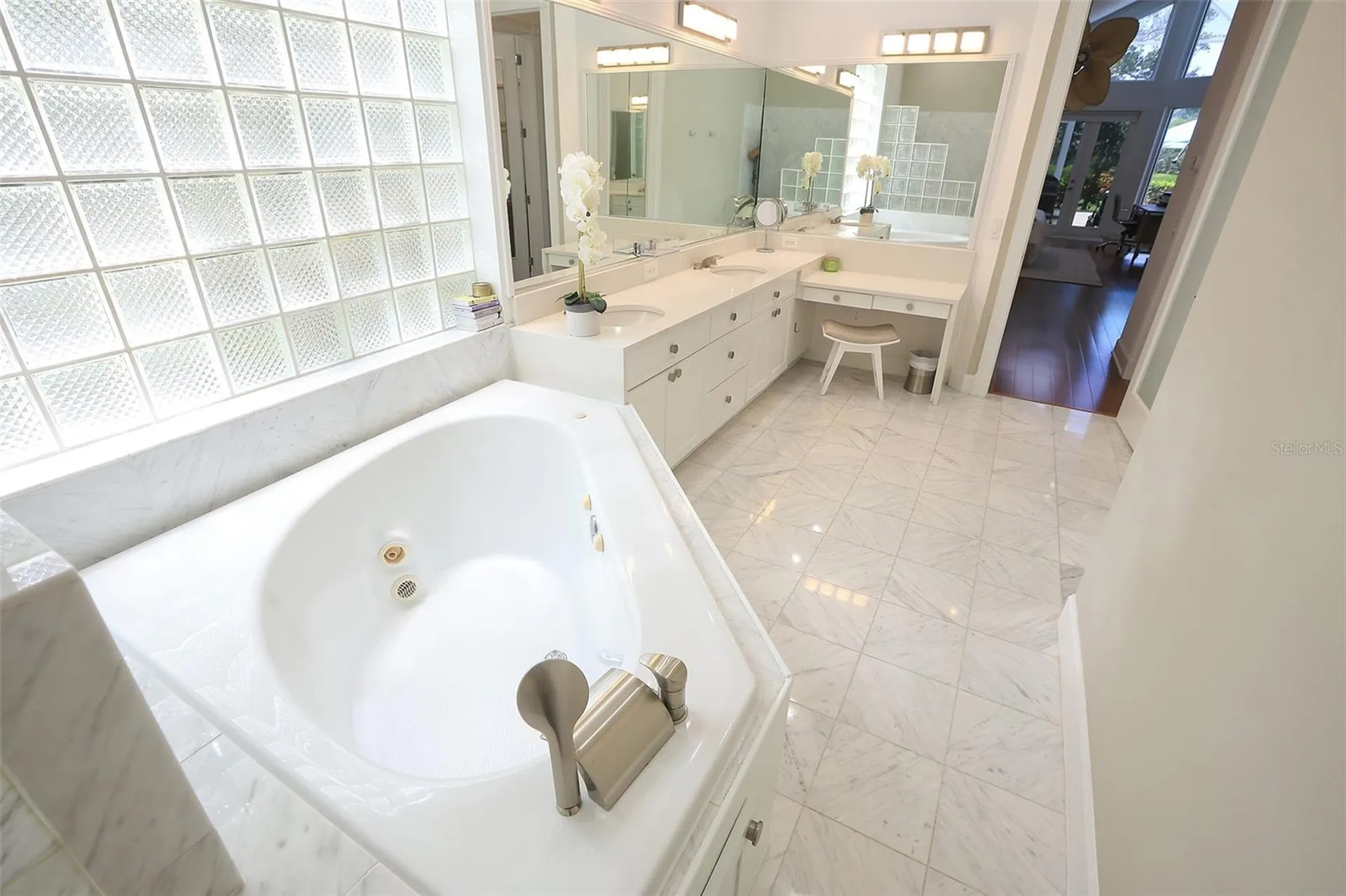 3527 Fair Oaks Lane Longboat Key FL 34228