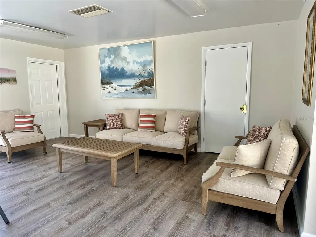 350 79th Avenue N St Petersburg FL 33702