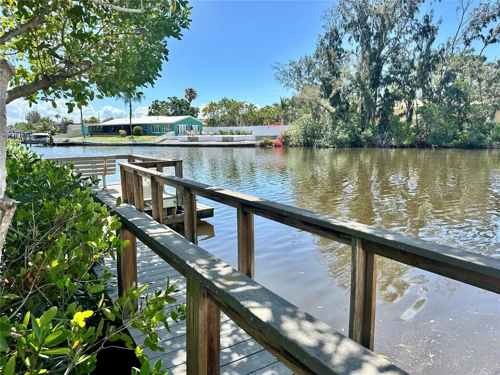 350 79th Avenue N St Petersburg FL 33702