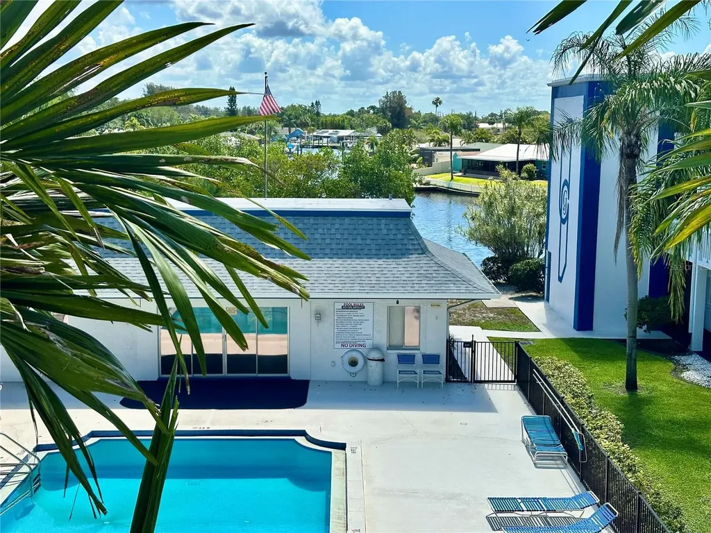 350 79th Avenue N St Petersburg FL 33702