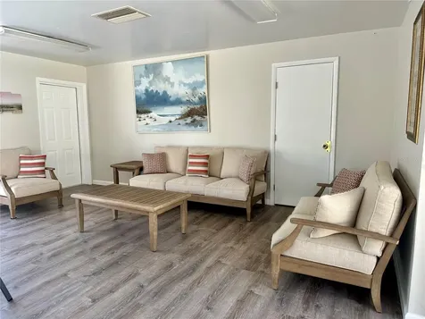 350 79th Avenue N St Petersburg FL 33702
