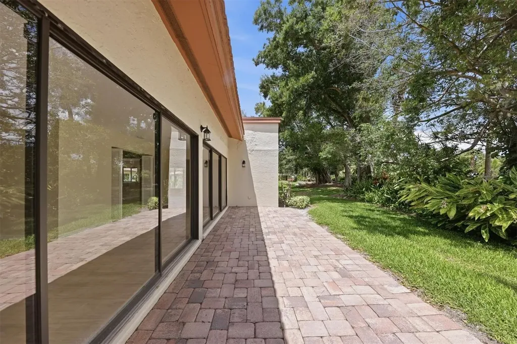 6403 Pelican Drive Bradenton FL 34210