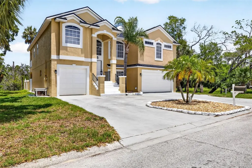 7445 Gulf Way Hudson FL 34667