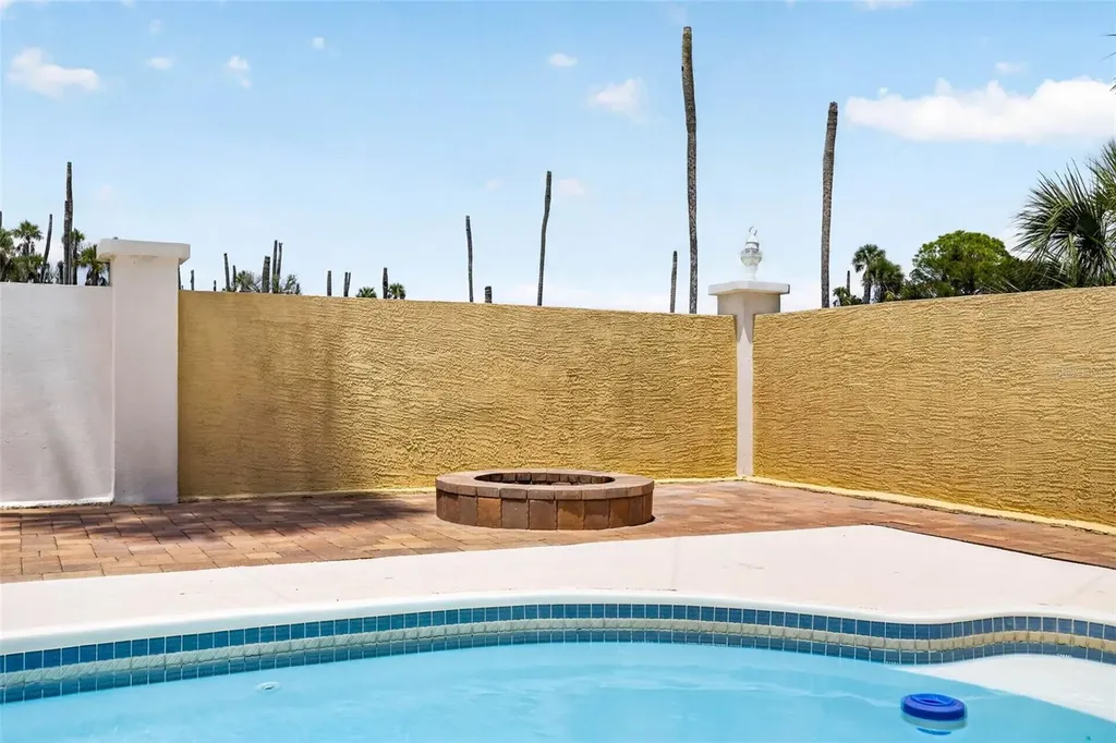 7445 Gulf Way Hudson FL 34667