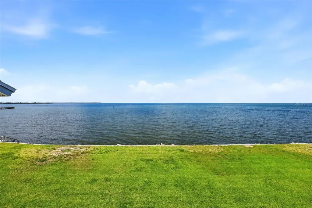 818 Bahia Del Sol Drive Ruskin FL 33570