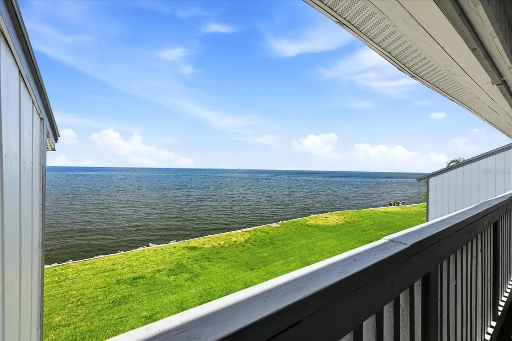 818 Bahia Del Sol Drive Ruskin FL 33570