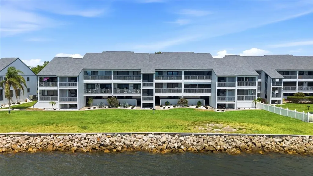 818 Bahia Del Sol Drive Ruskin FL 33570