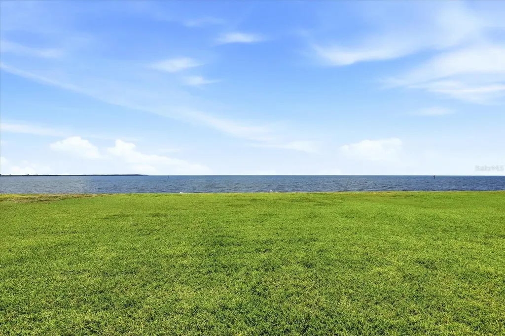 818 Bahia Del Sol Drive Ruskin FL 33570