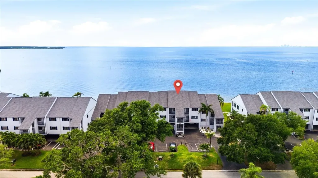 818 Bahia Del Sol Drive Ruskin FL 33570