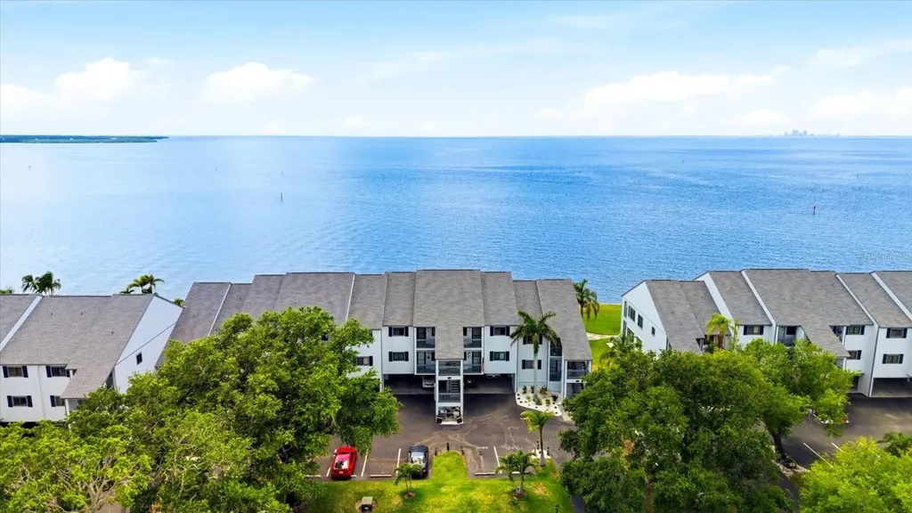 818 Bahia Del Sol Drive Ruskin FL 33570