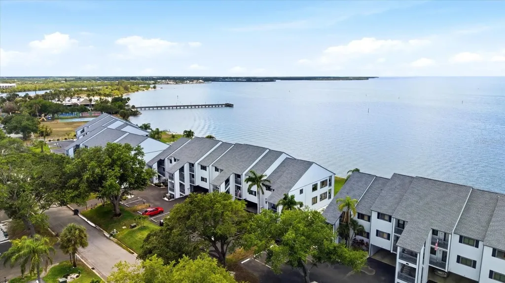 818 Bahia Del Sol Drive Ruskin FL 33570