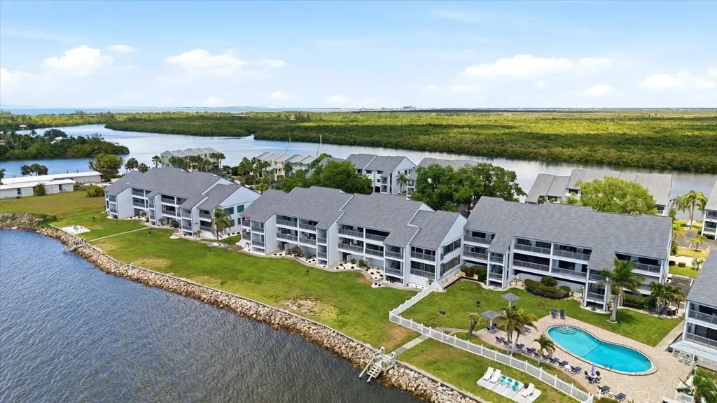 818 Bahia Del Sol Drive Ruskin FL 33570