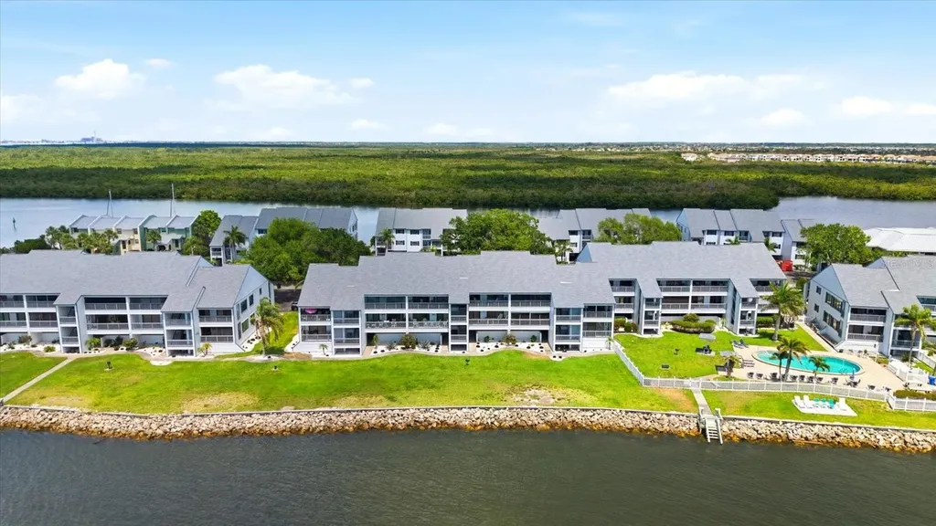 818 Bahia Del Sol Drive Ruskin FL 33570