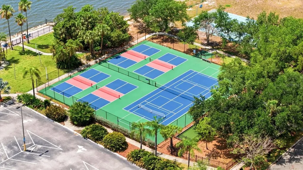 818 Bahia Del Sol Drive Ruskin FL 33570