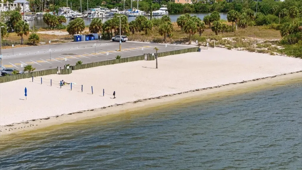 818 Bahia Del Sol Drive Ruskin FL 33570