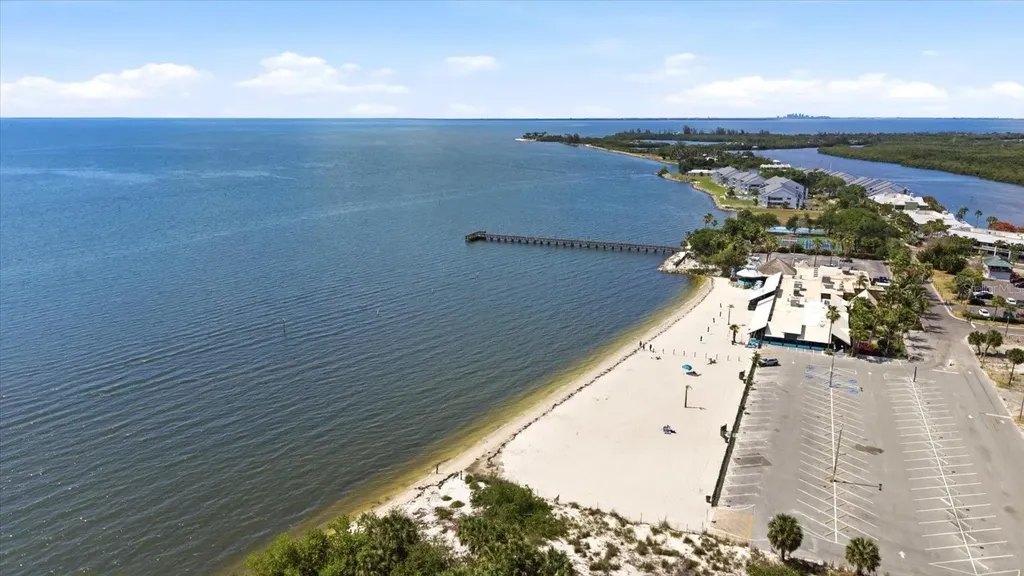 818 Bahia Del Sol Drive Ruskin FL 33570