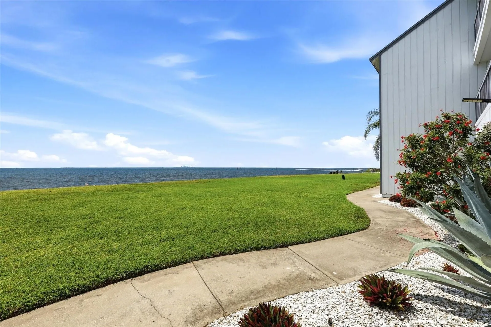 818 Bahia Del Sol Drive Ruskin FL 33570