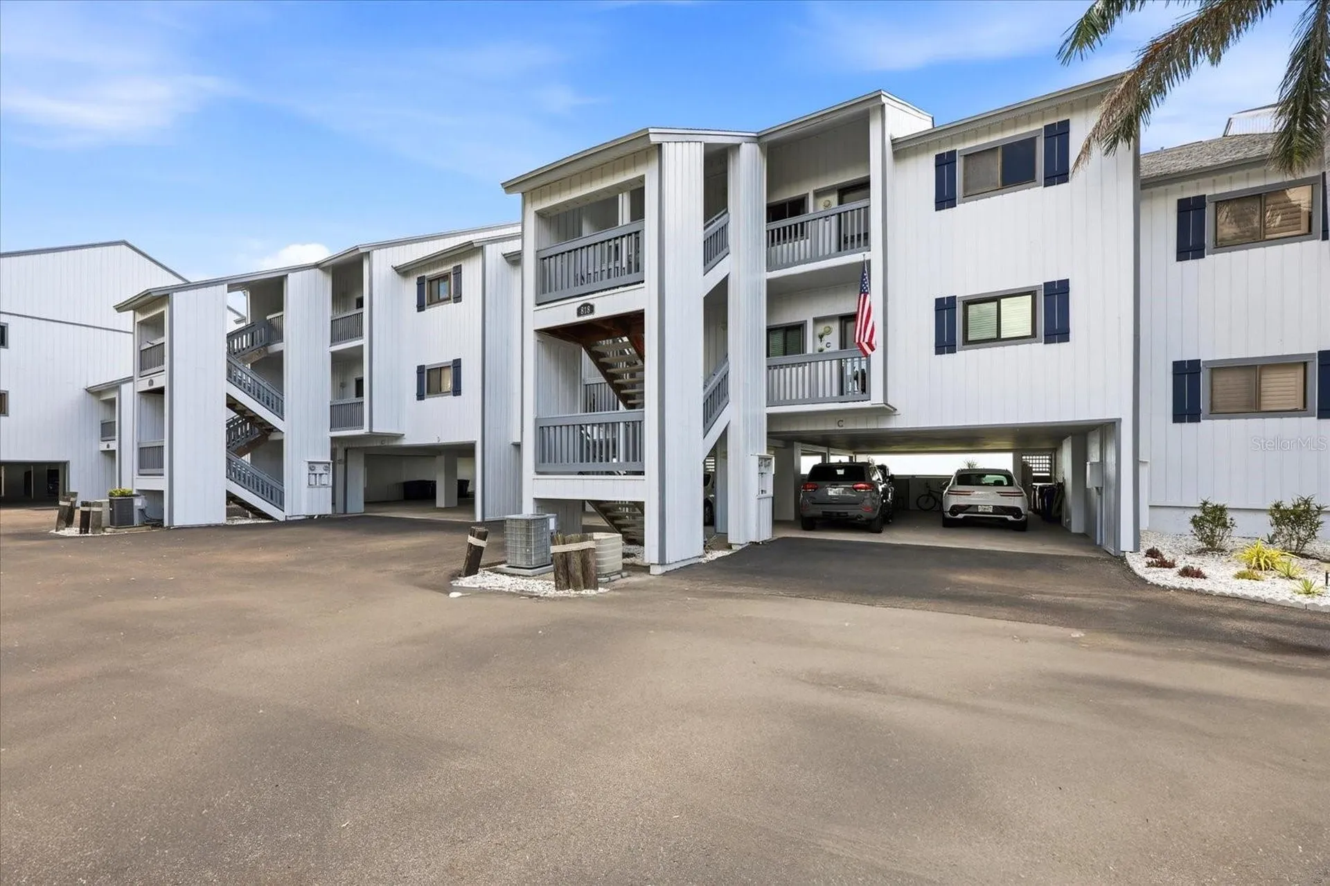 818 Bahia Del Sol Drive Ruskin FL 33570