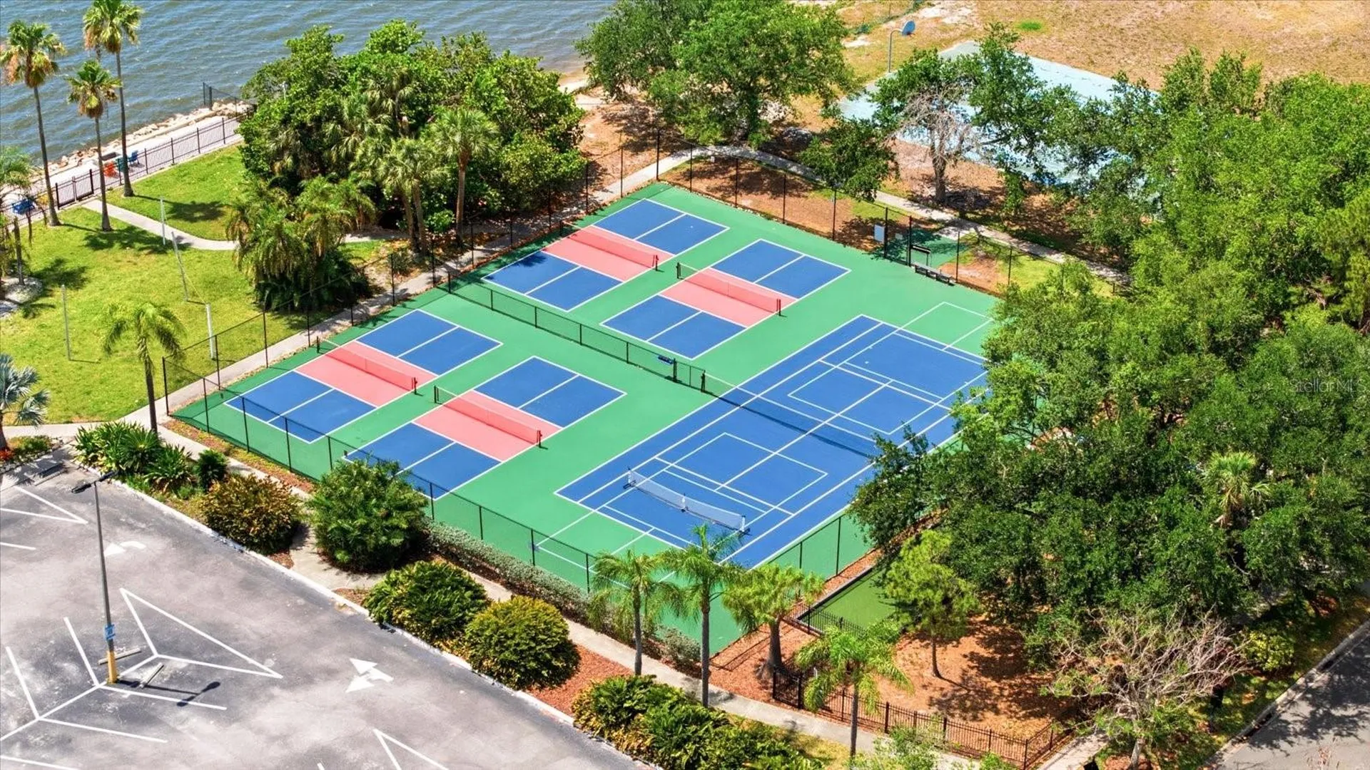818 Bahia Del Sol Drive Ruskin FL 33570