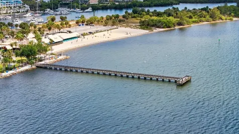 818 Bahia Del Sol Drive Ruskin FL 33570