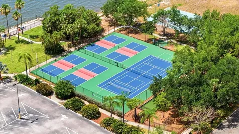 818 Bahia Del Sol Drive Ruskin FL 33570