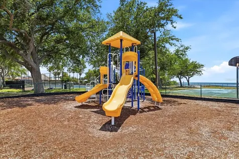 818 Bahia Del Sol Drive Ruskin FL 33570