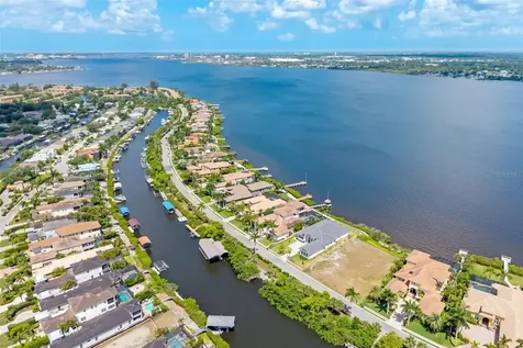 4015 Hawk Island Drive Bradenton FL 34208