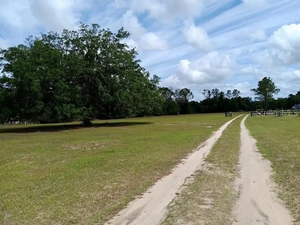 17749 SE 156th Place Road Weirsdale FL 32195