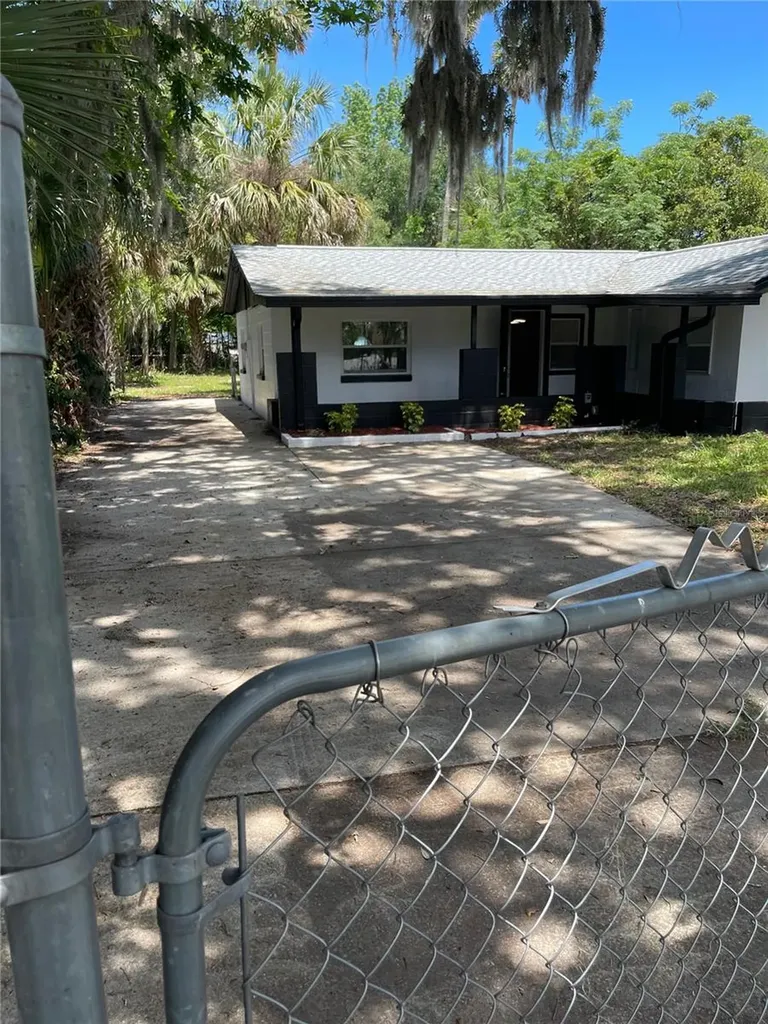 1139 Woodside Drive Daytona Beach FL 32117