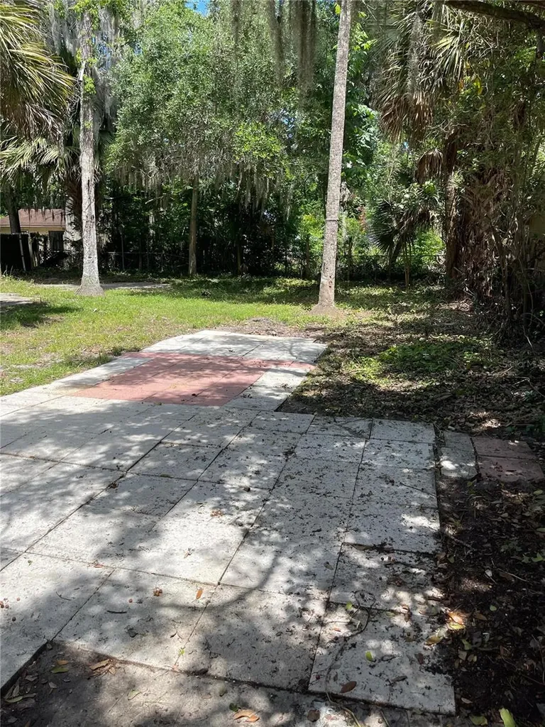 1139 Woodside Drive Daytona Beach FL 32117