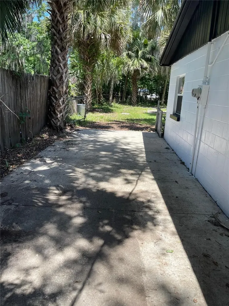 1139 Woodside Drive Daytona Beach FL 32117