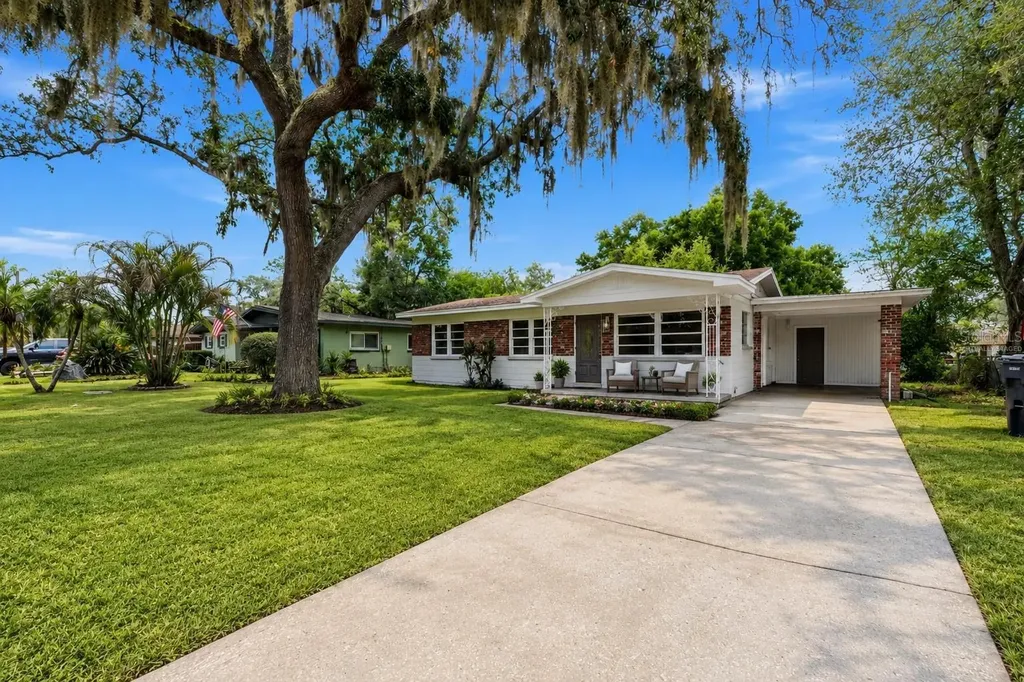 7815 Pine Hill Drive Tampa FL 33617