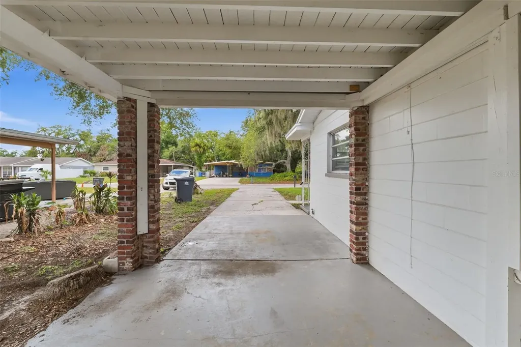 7815 Pine Hill Drive Tampa FL 33617