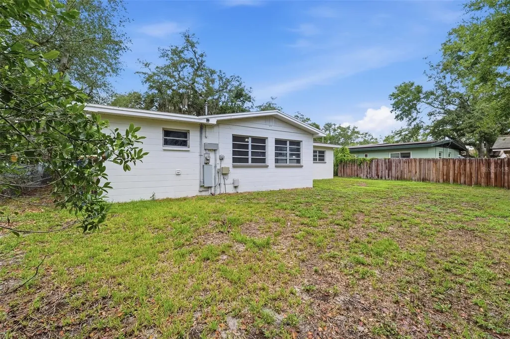 7815 Pine Hill Drive Tampa FL 33617