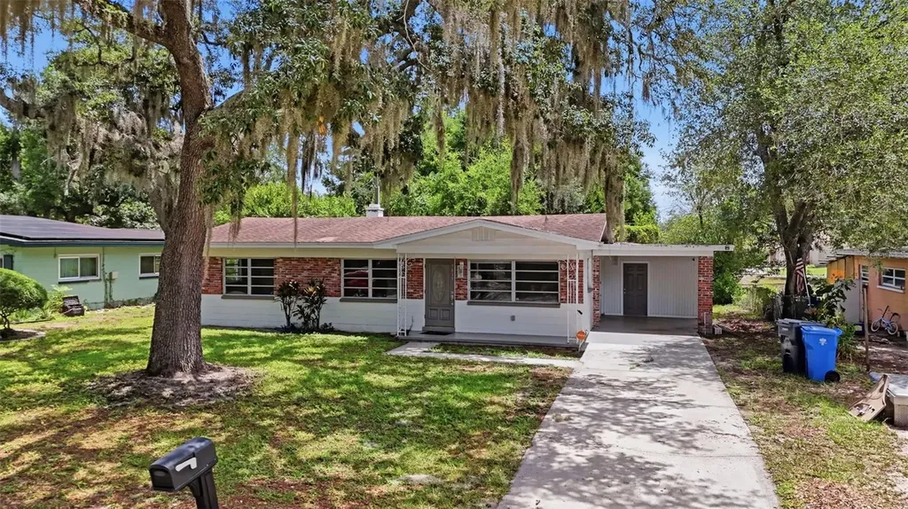 7815 Pine Hill Drive Tampa FL 33617