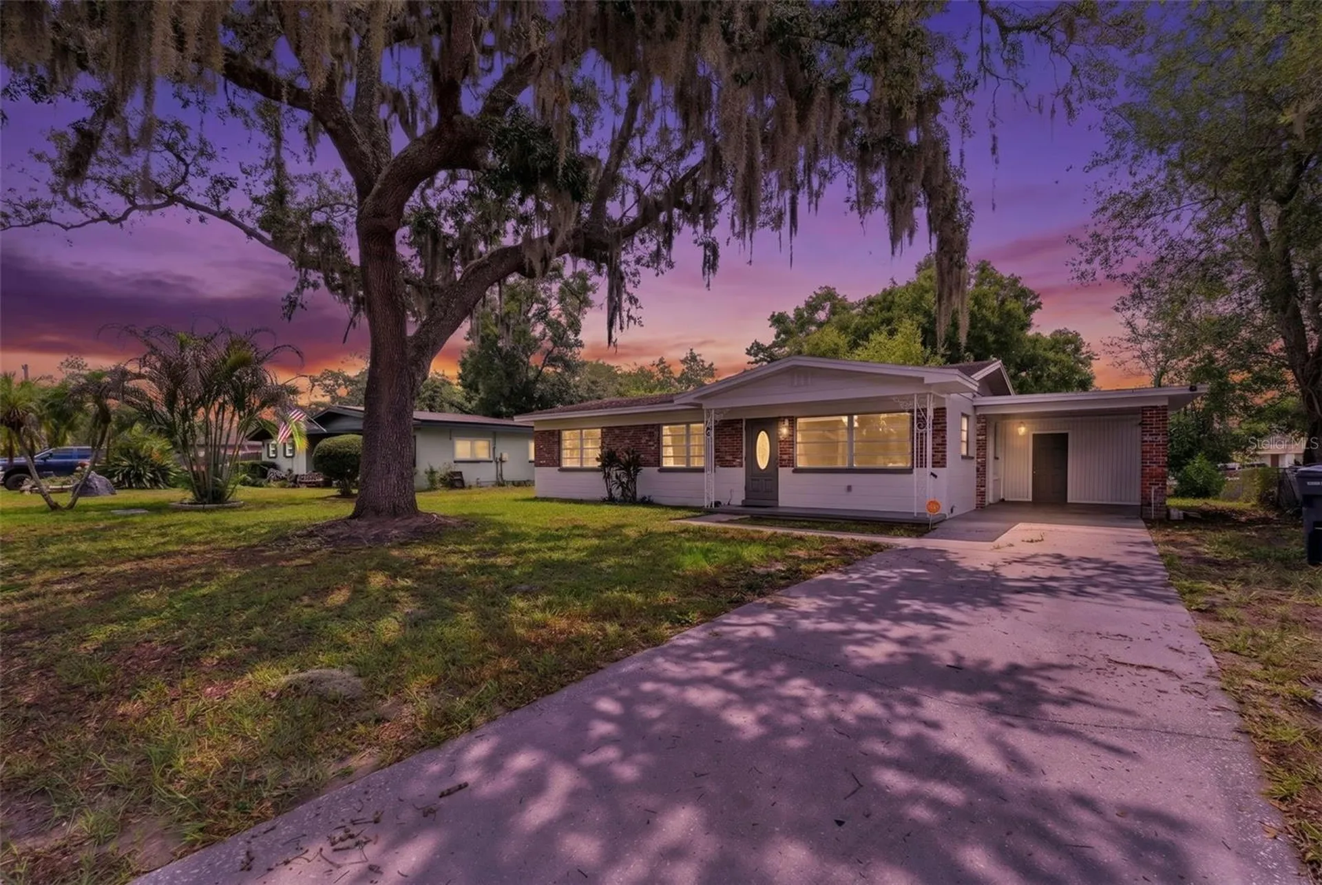 7815 Pine Hill Drive Tampa FL 33617