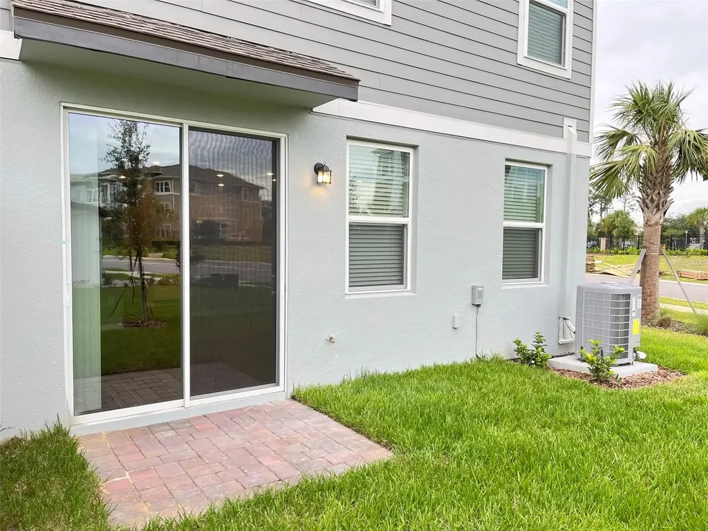 437 Legacy Loop Davenport FL 33896