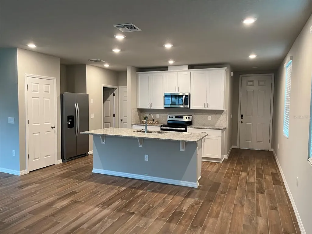437 Legacy Loop Davenport FL 33896