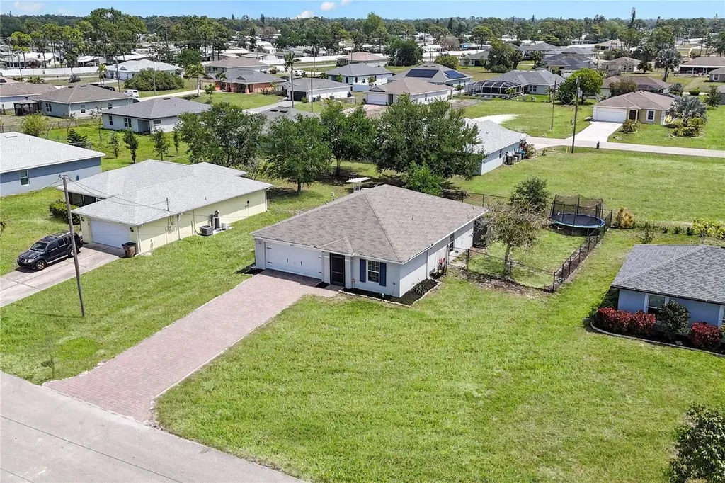 4323 NE 21st Avenue Cape Coral FL 33909