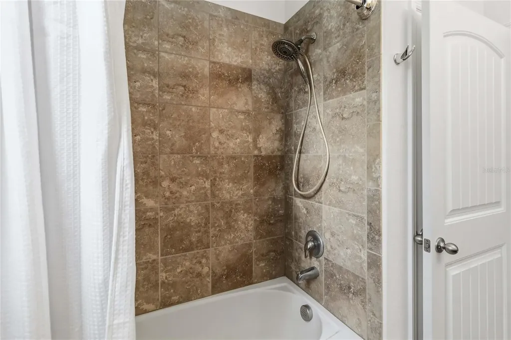 2015 Beacon Landing Circle Orlando FL 32824