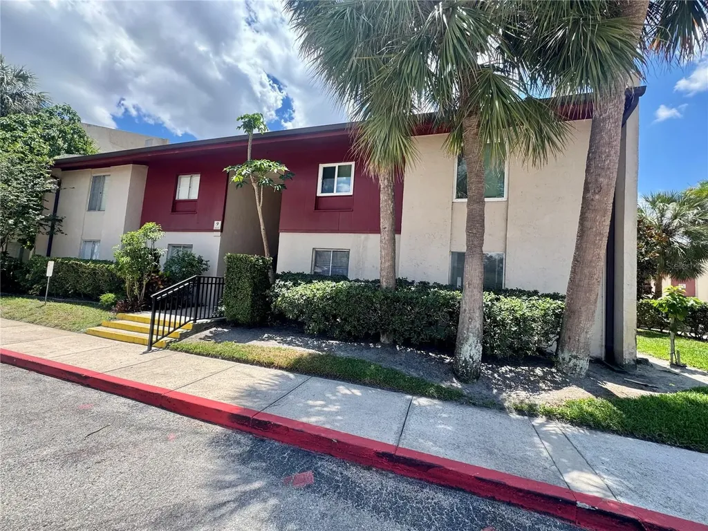 8601 Huron Court Tampa FL 33614
