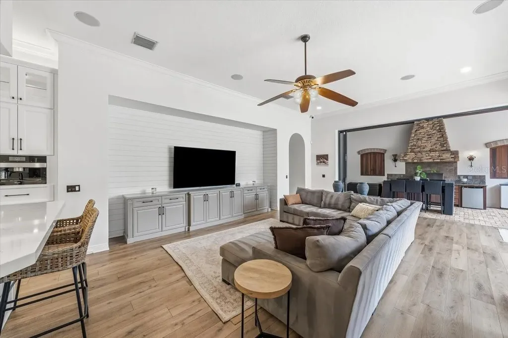 16303 Dunlindale Drive Lithia FL 33547