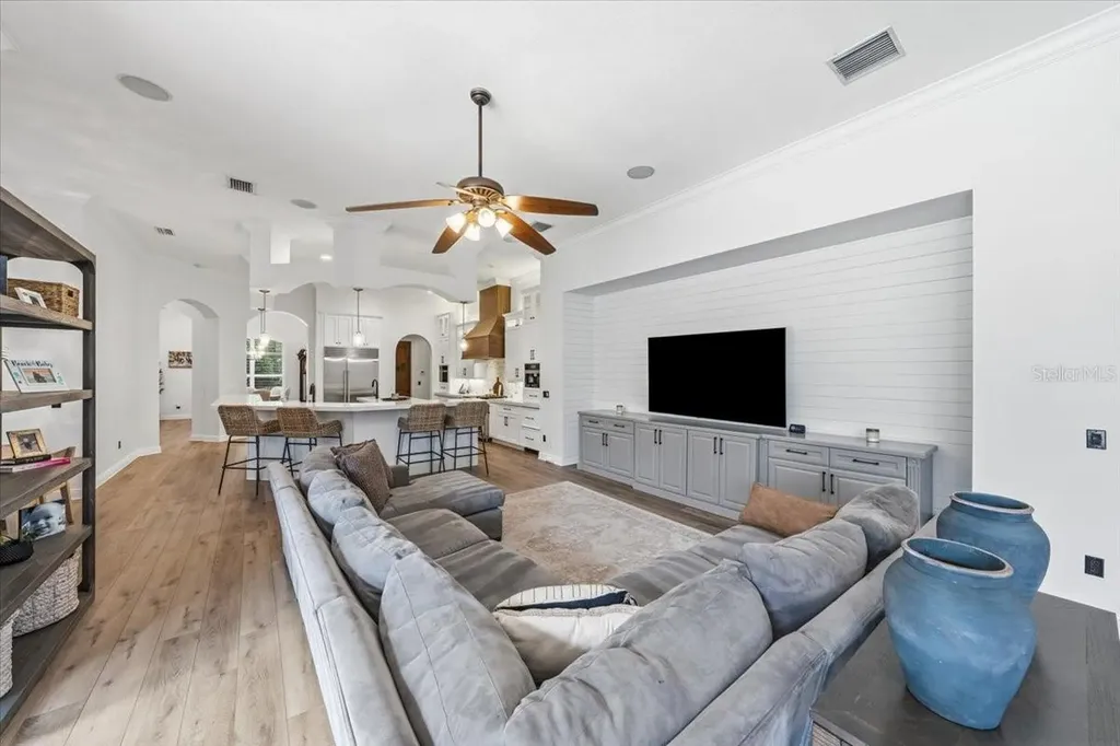16303 Dunlindale Drive Lithia FL 33547