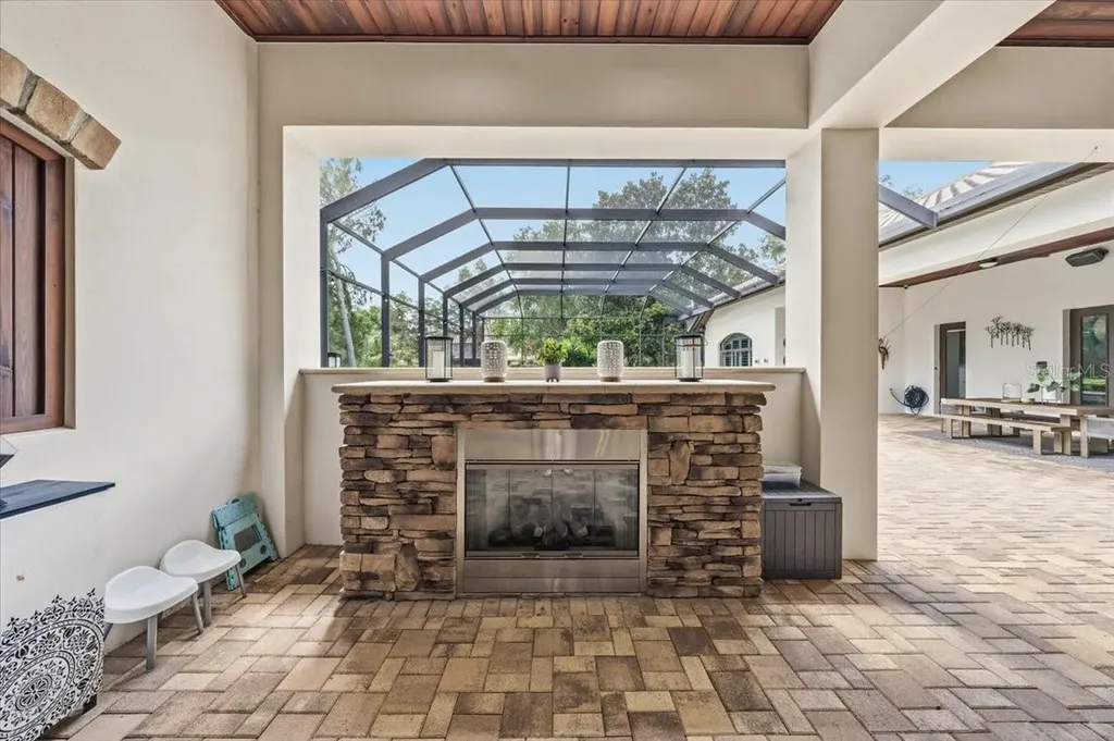16303 Dunlindale Drive Lithia FL 33547